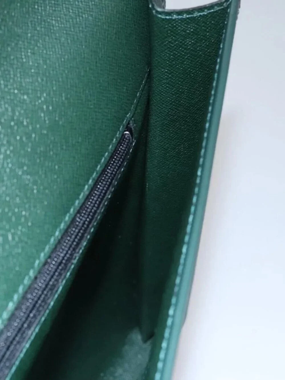 LOUIS VUITTON Taiga Leather Volga Briefcase Epicea M30204 LV Auth BA235 - Picture 9 of 16